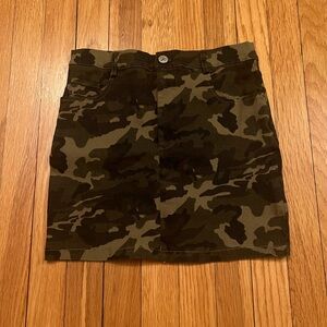 Camo Mini Pencil Skirt with Pockets Size Medium